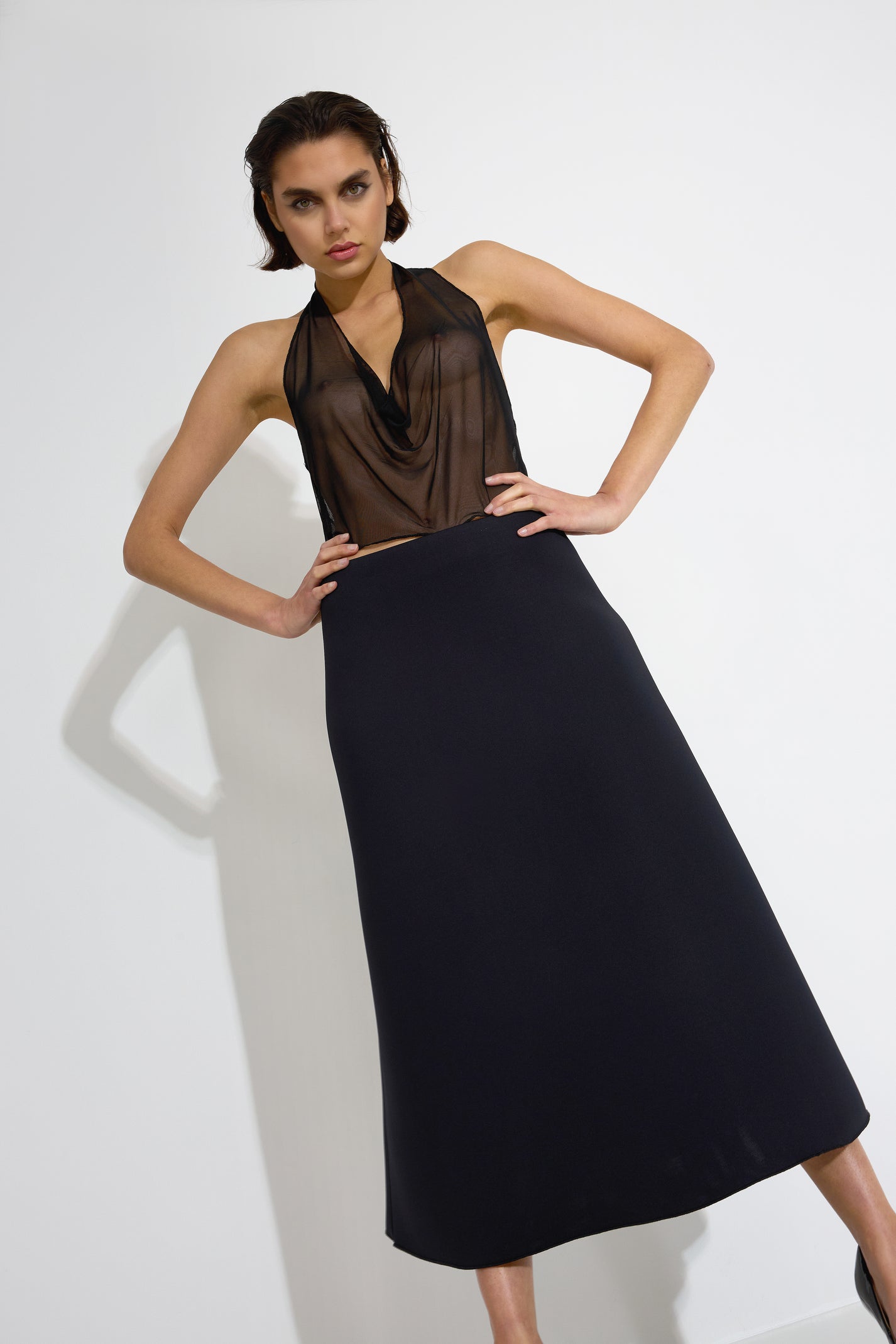 HALTERNECK TOP